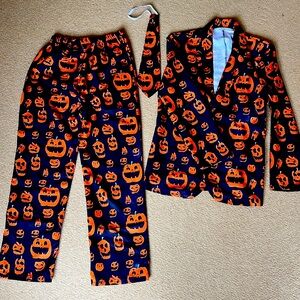 Pumpkin / Jack-O-lantern Suit. Includes coat, pants and tie. Men’s small.